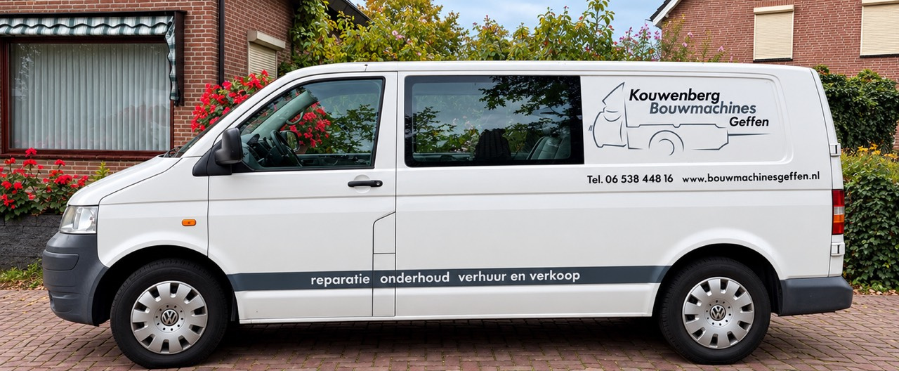 De werkbus van Kouwenberg Bouwmachines Geffen